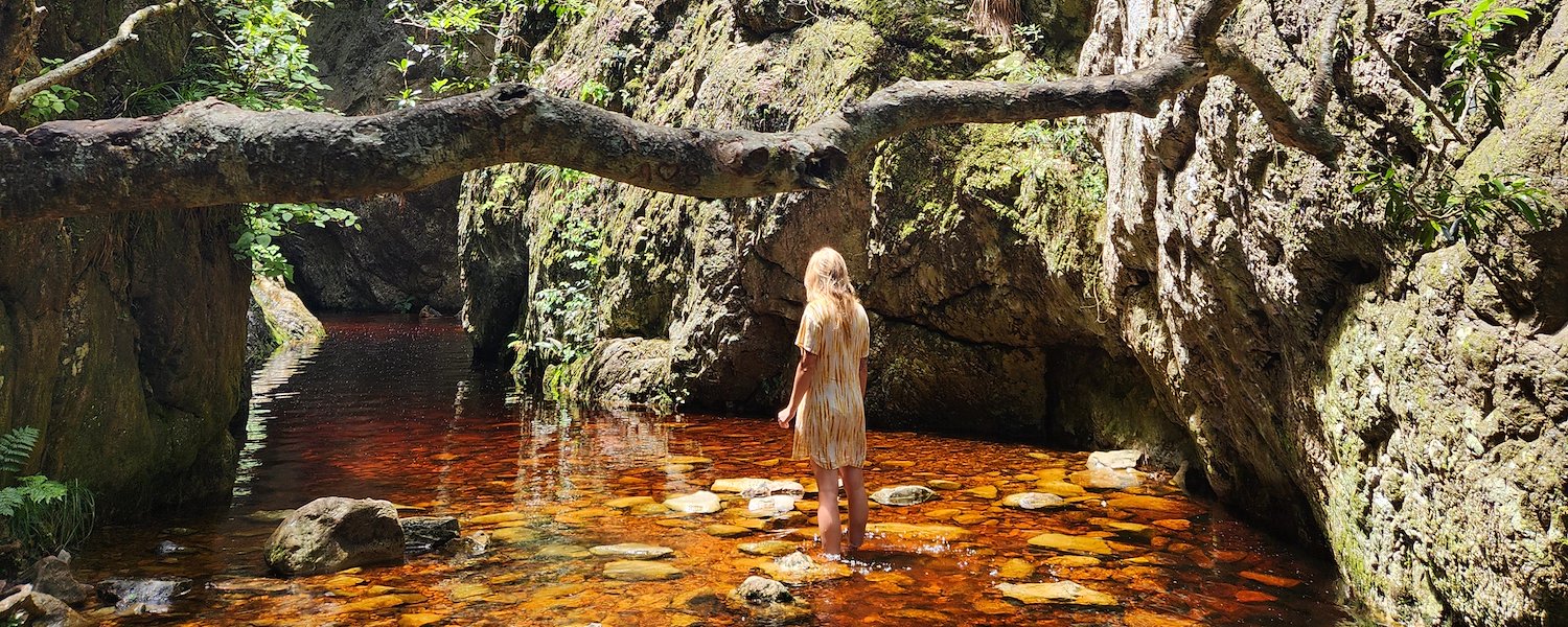 Hiker enjoying the water, Noupoort Walk